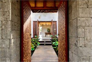 10 Inspirasi Dinding Batu Alam untuk Hunian Sejuk dan Mewah