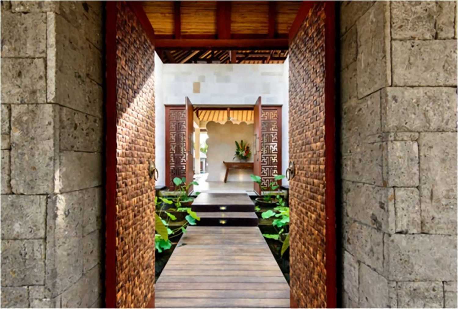 10 Inspirasi Dinding Batu Alam untuk Hunian Sejuk dan Mewah