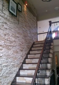 inspirasi-tangga-batu-alam-rumah-split-level